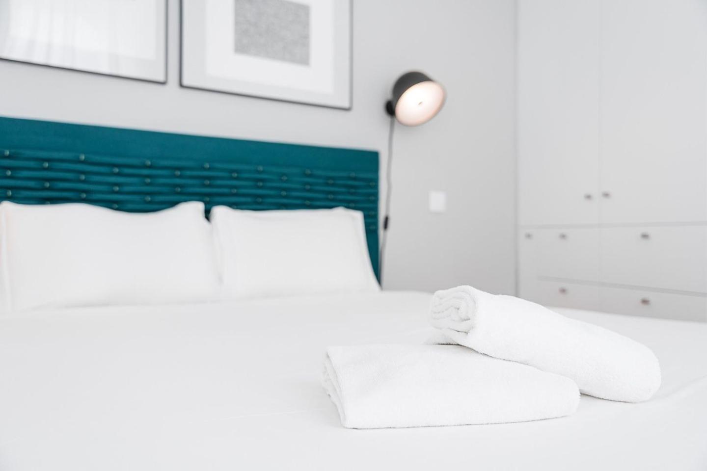 Guestready - Colorful Apt Near Agosto Station Porto Buitenkant foto