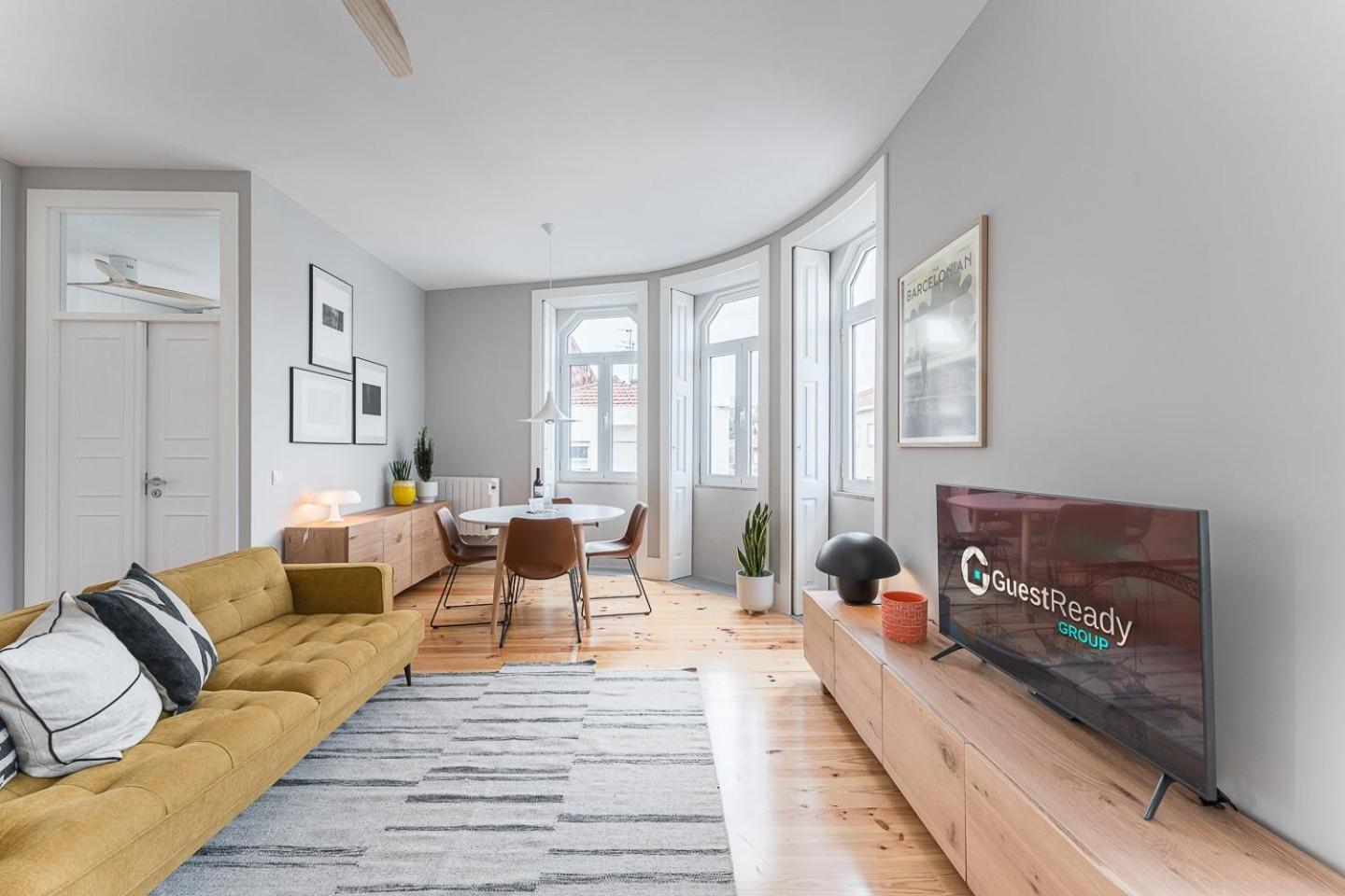 Guestready - Colorful Apt Near Agosto Station Porto Buitenkant foto